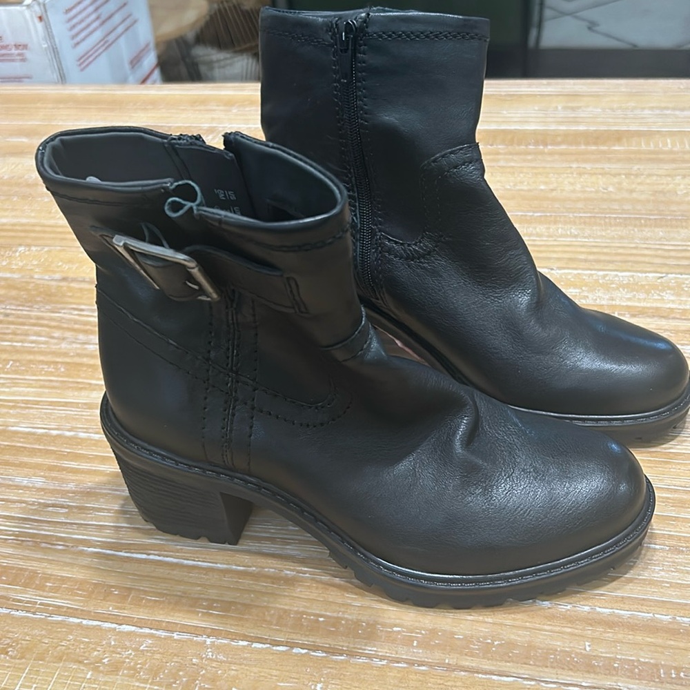 Brand new Zodiac boots with no tag.